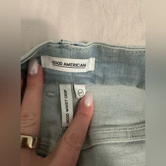 Good American Light Wash Skinny Jeans - Picture 3 of 6